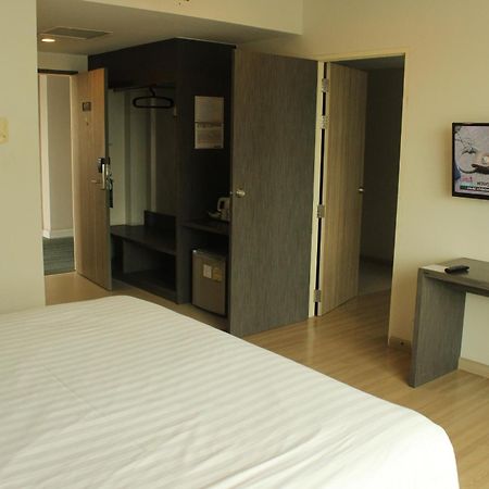 Leosor Hotel Nakhonratcsaszima Kültér fotó