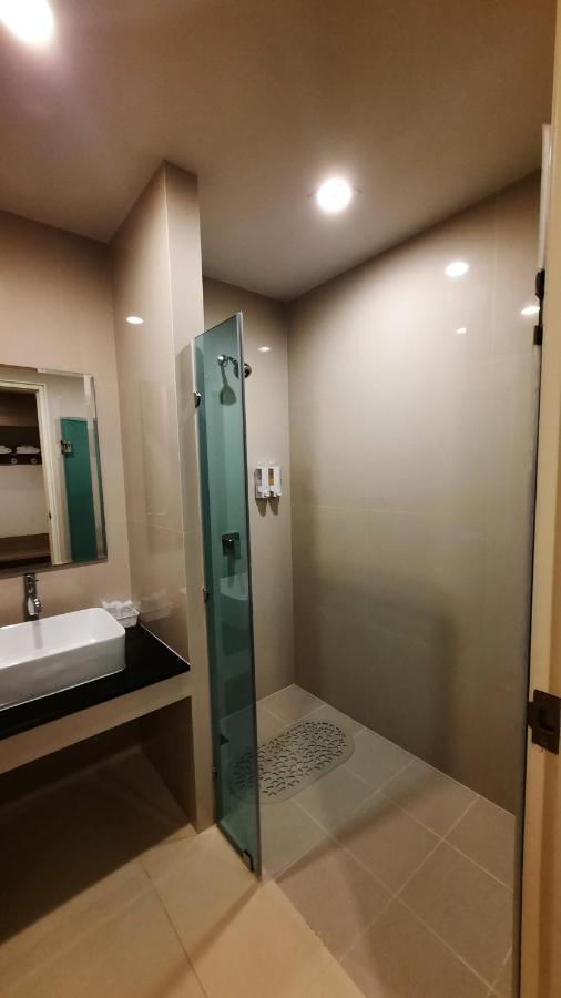 Leosor Hotel Nakhonratcsaszima Kültér fotó