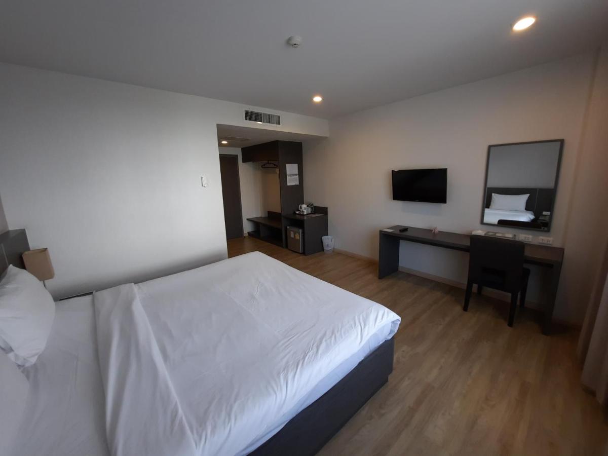 Leosor Hotel Nakhonratcsaszima Kültér fotó