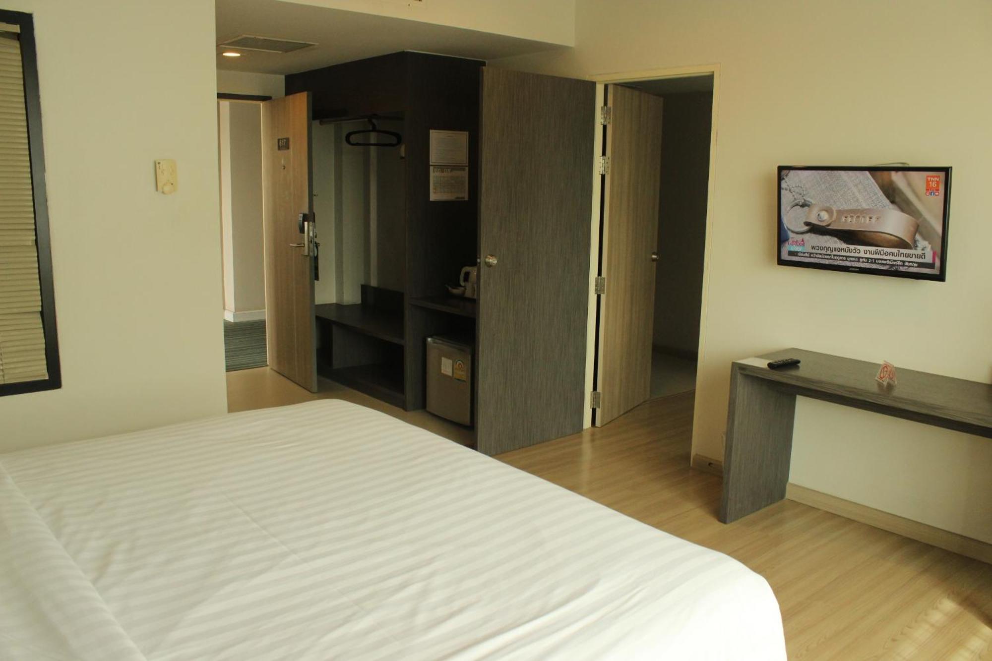 Leosor Hotel Nakhonratcsaszima Kültér fotó