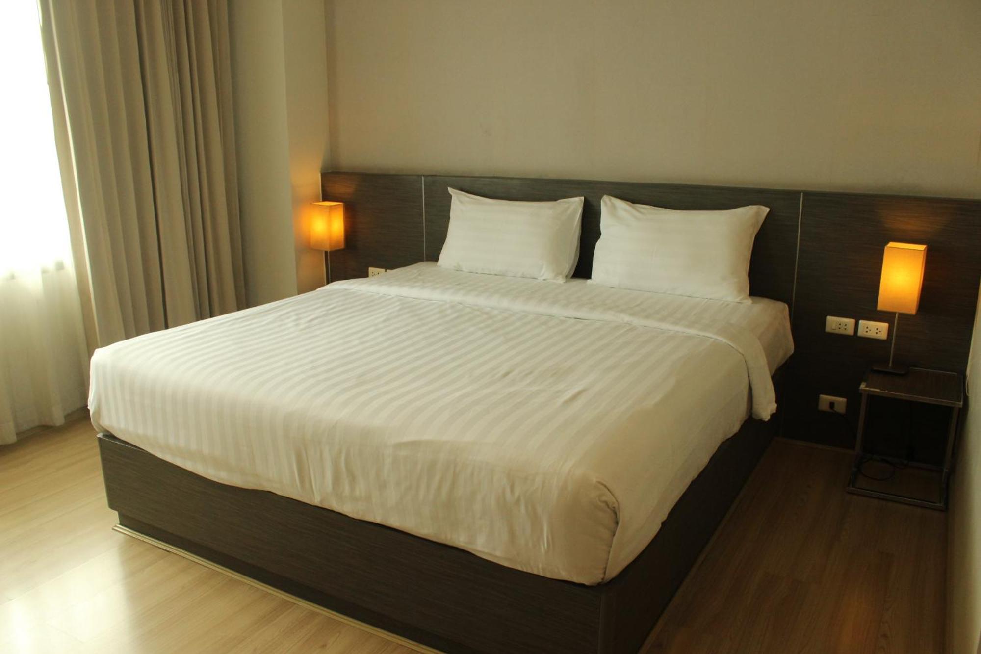 Leosor Hotel Nakhonratcsaszima Kültér fotó