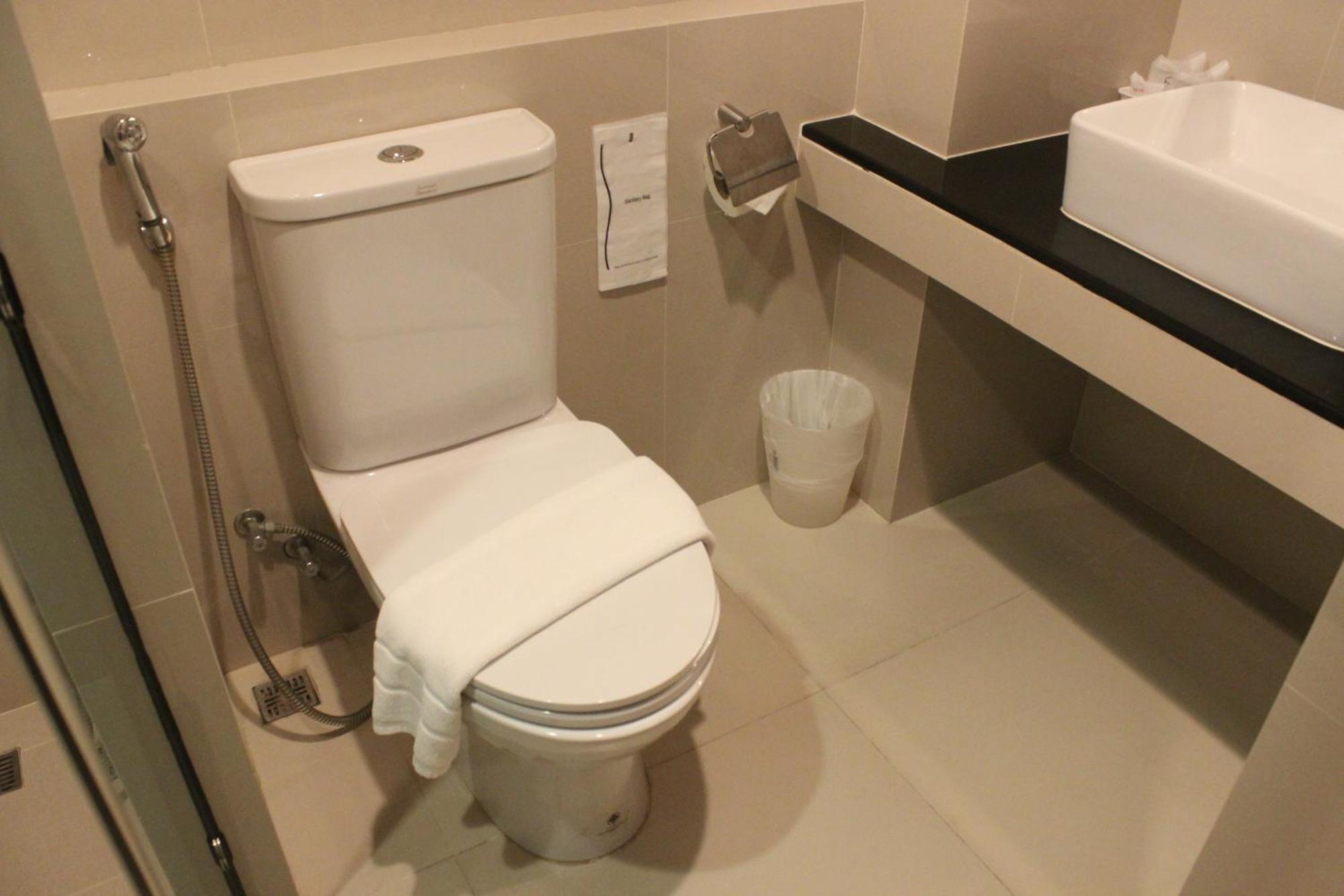 Leosor Hotel Nakhonratcsaszima Kültér fotó