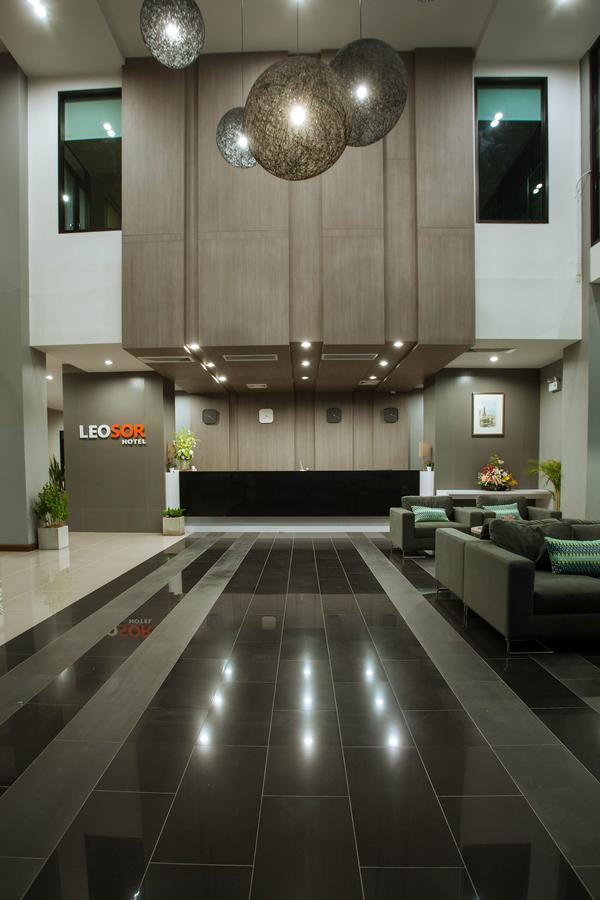 Leosor Hotel Nakhonratcsaszima Kültér fotó