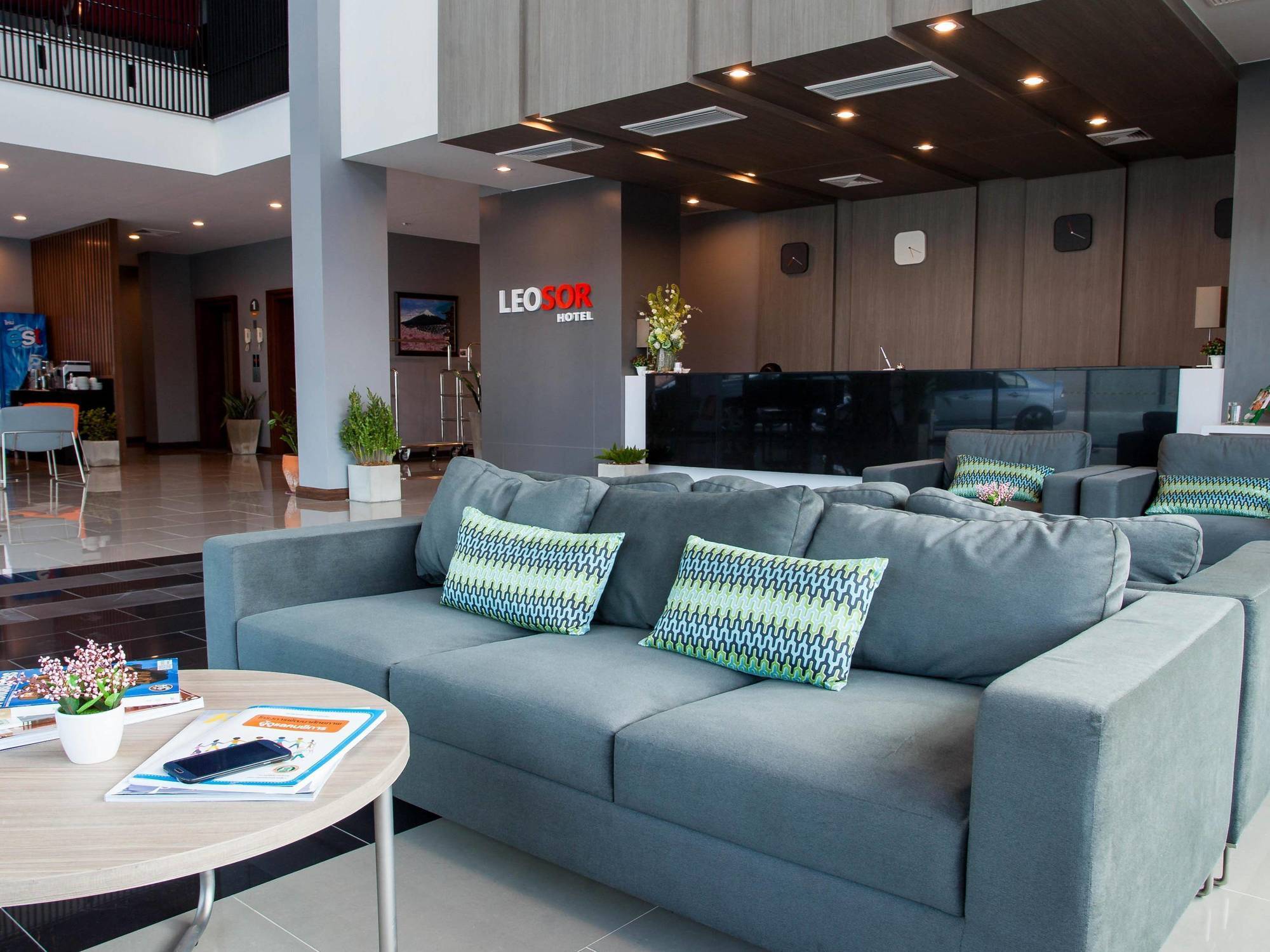 Leosor Hotel Nakhonratcsaszima Kültér fotó