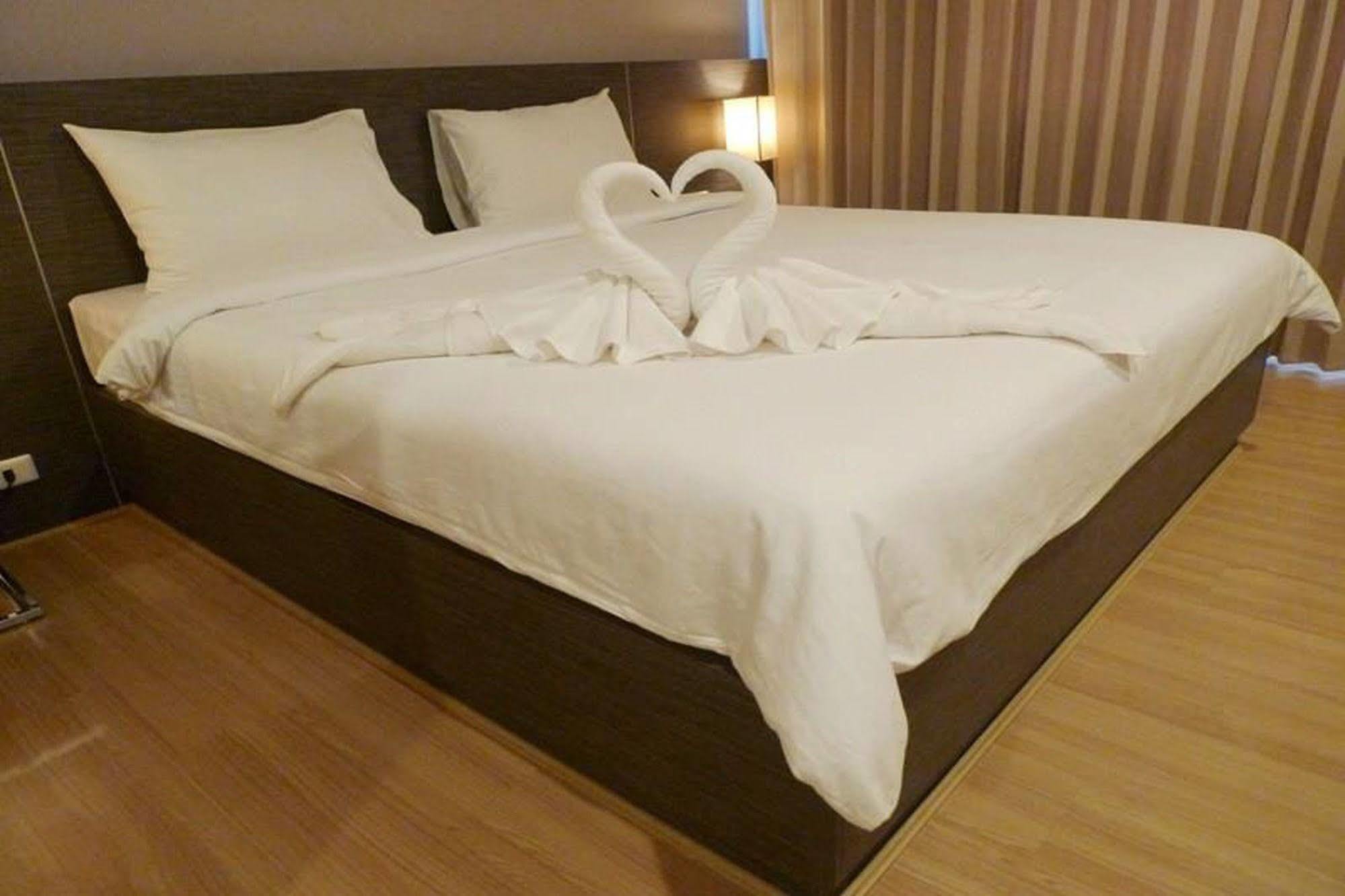 Leosor Hotel Nakhonratcsaszima Kültér fotó