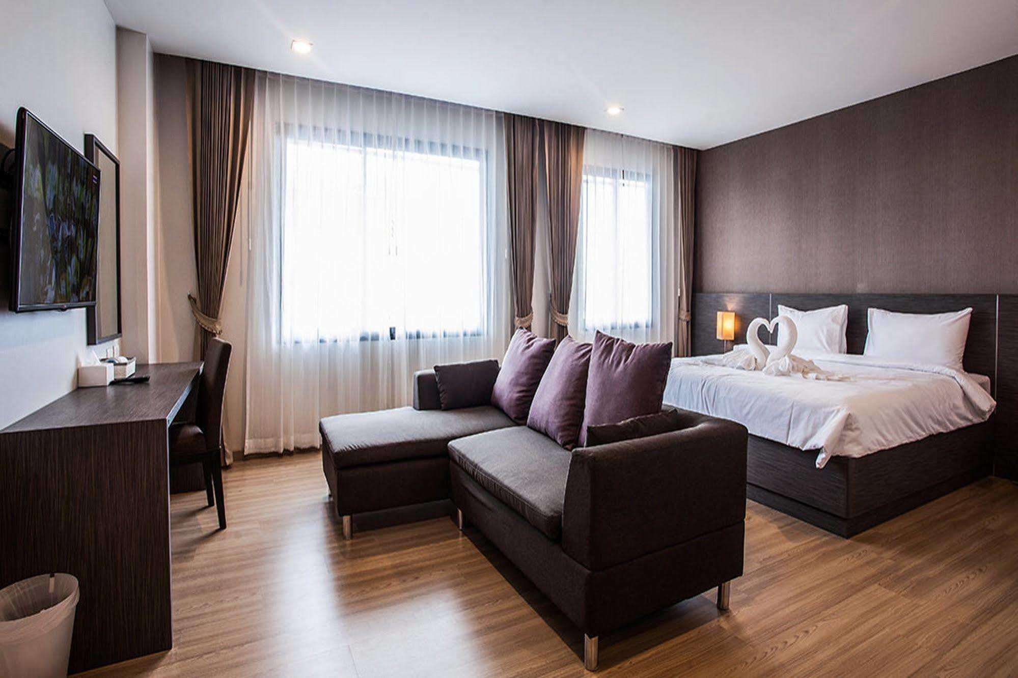 Leosor Hotel Nakhonratcsaszima Kültér fotó