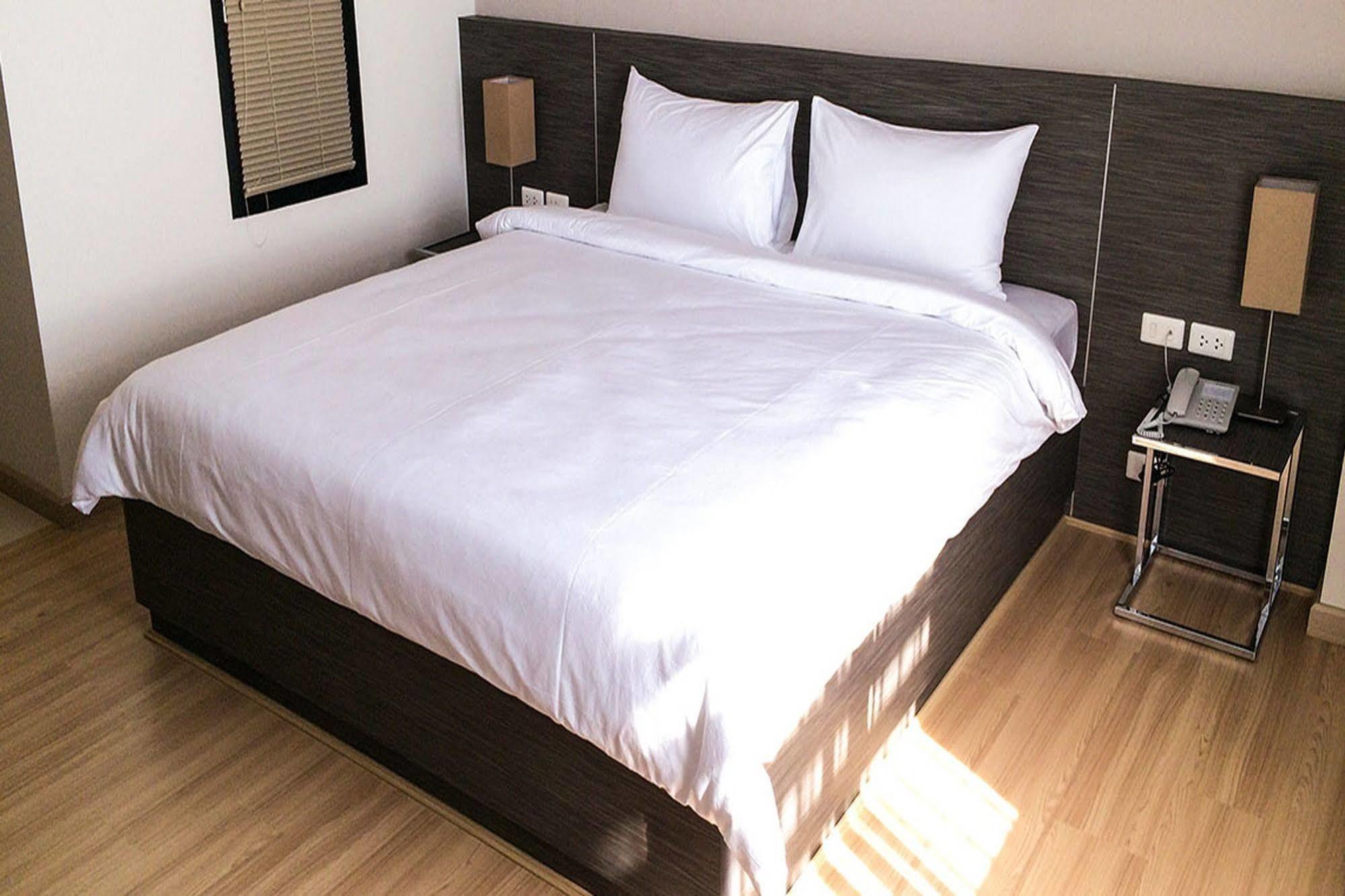 Leosor Hotel Nakhonratcsaszima Kültér fotó