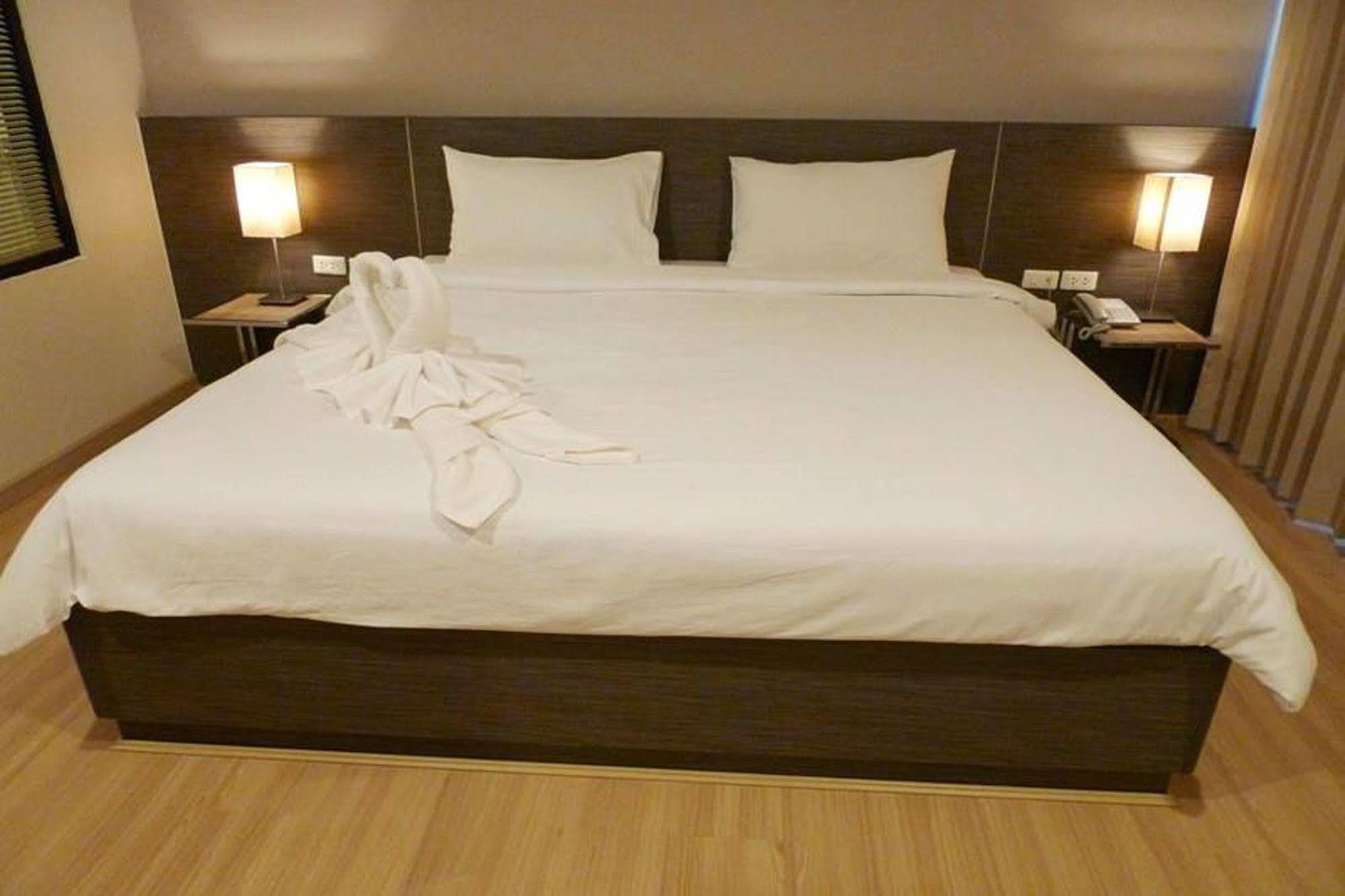 Leosor Hotel Nakhonratcsaszima Kültér fotó