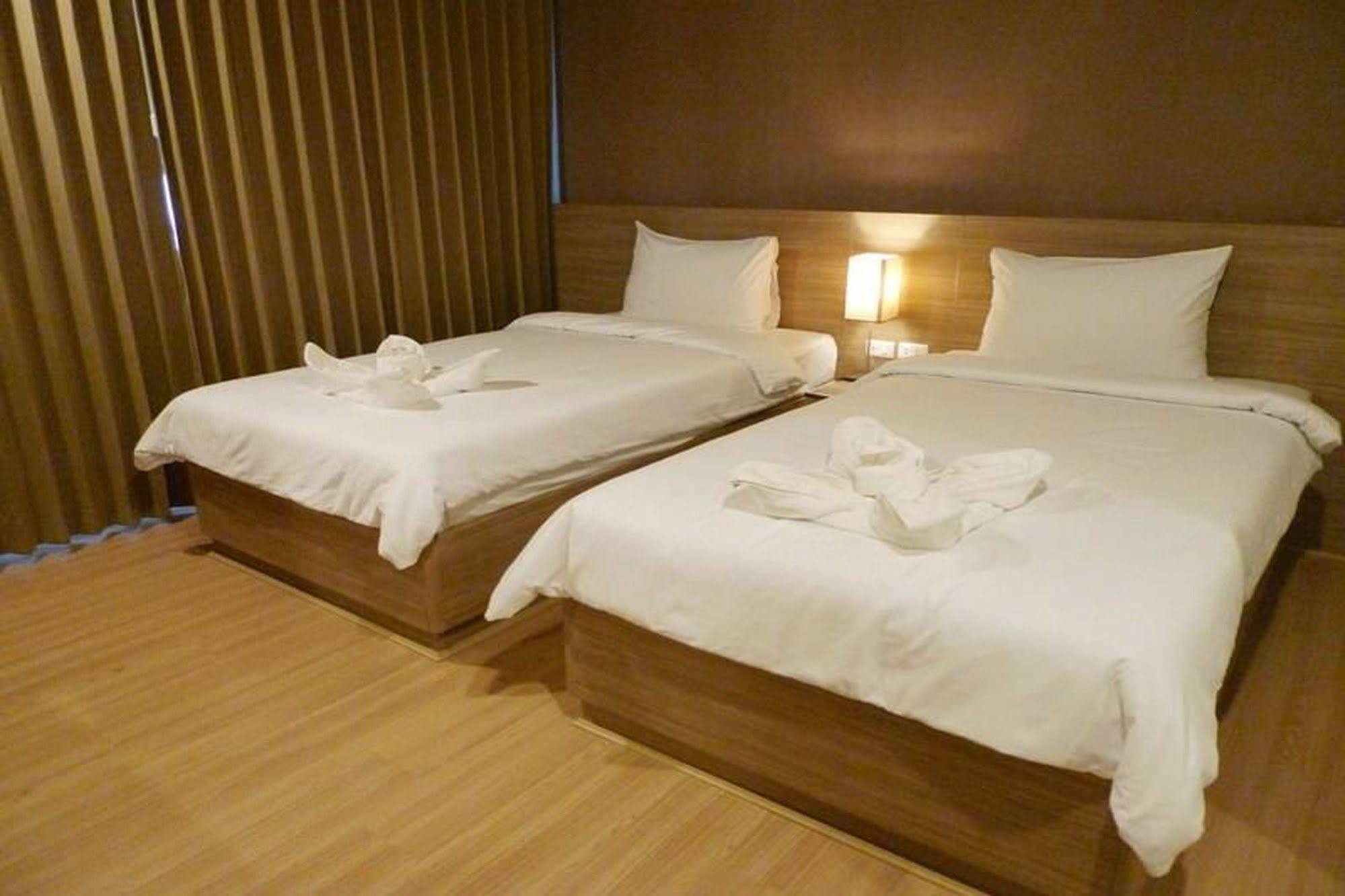 Leosor Hotel Nakhonratcsaszima Kültér fotó