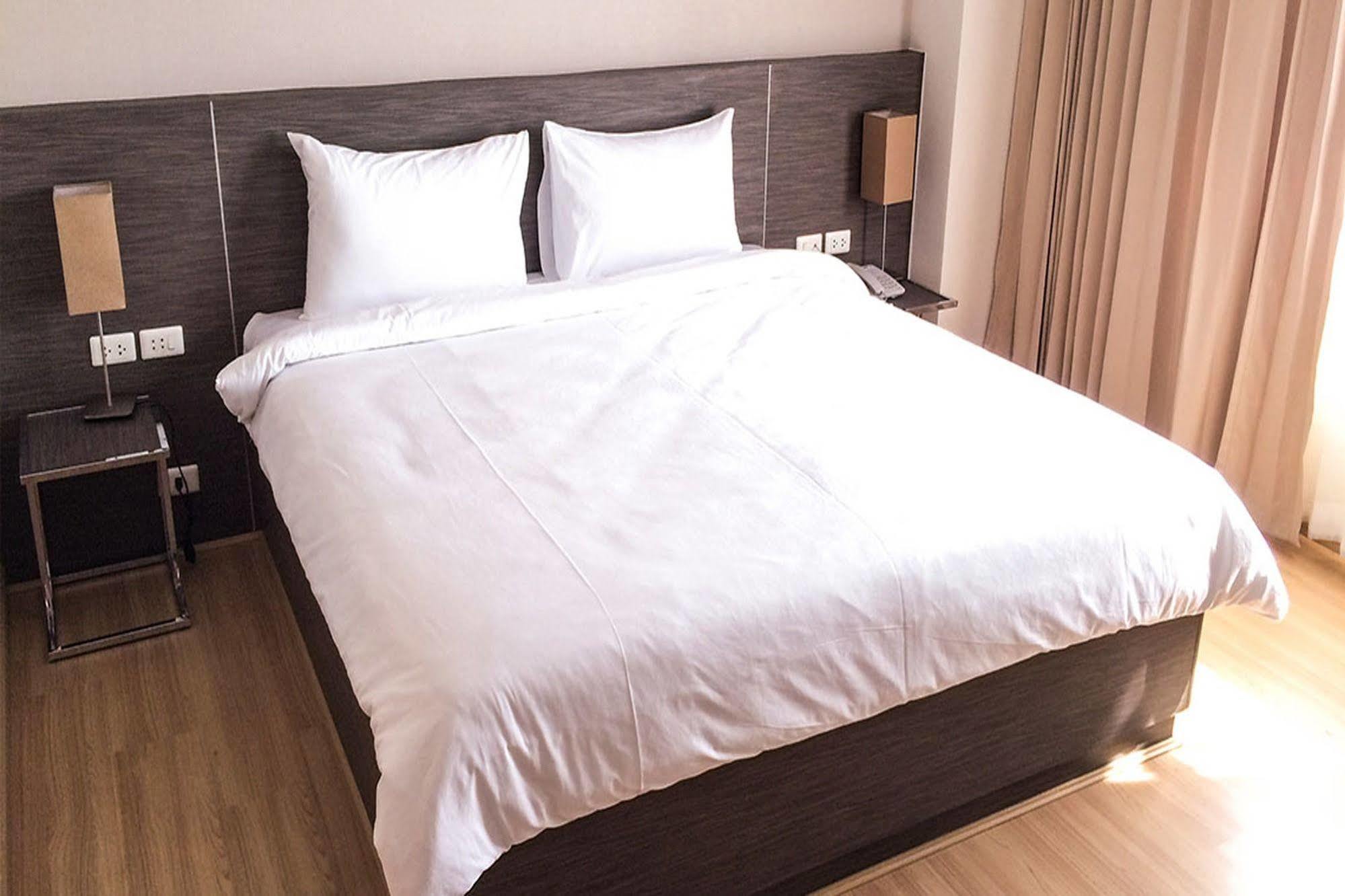 Leosor Hotel Nakhonratcsaszima Kültér fotó
