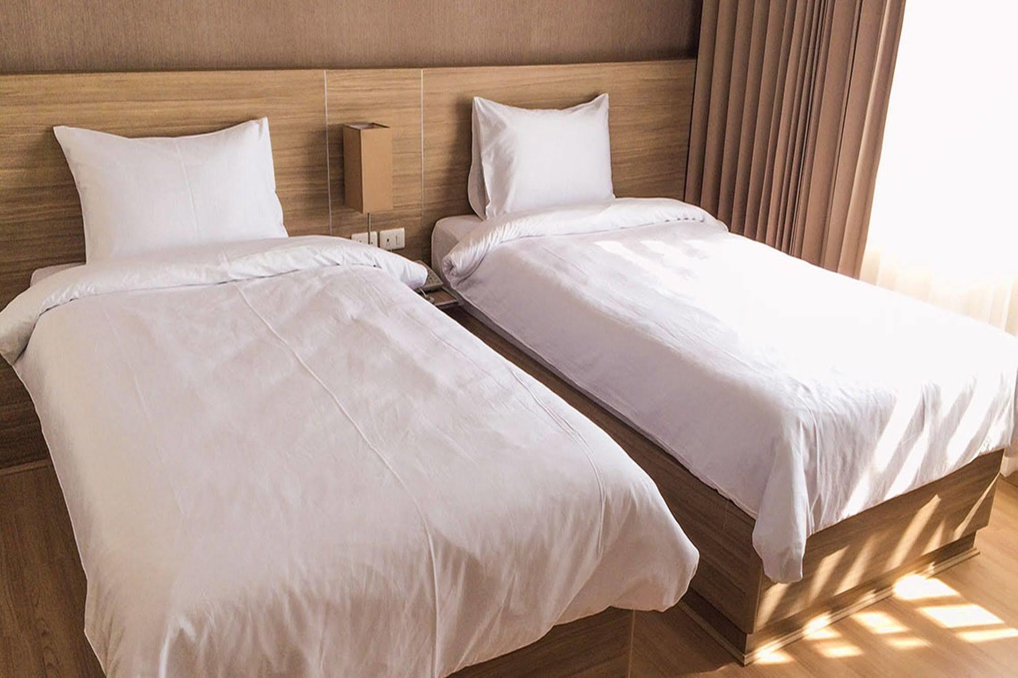 Leosor Hotel Nakhonratcsaszima Kültér fotó