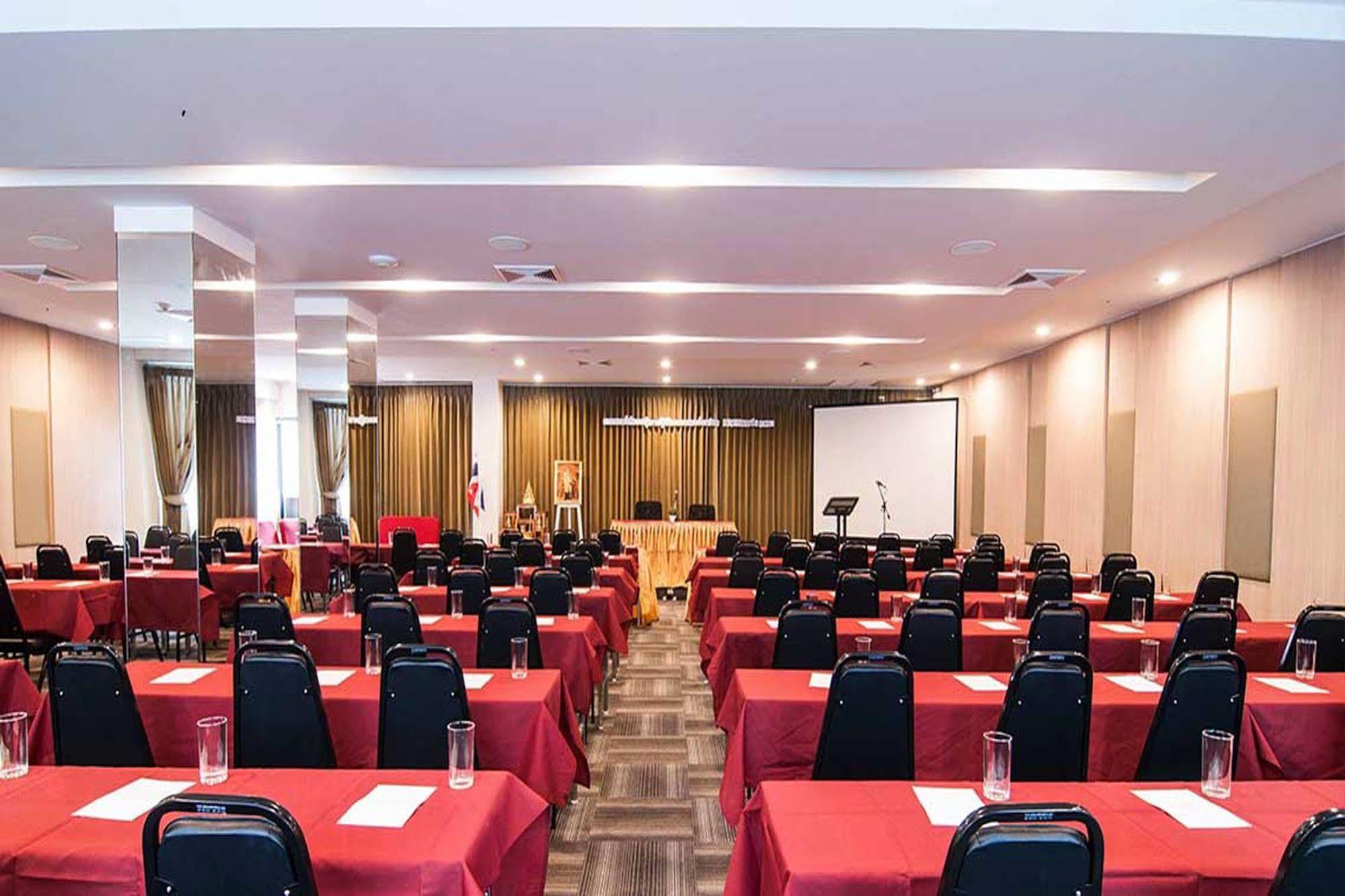 Leosor Hotel Nakhonratcsaszima Kültér fotó