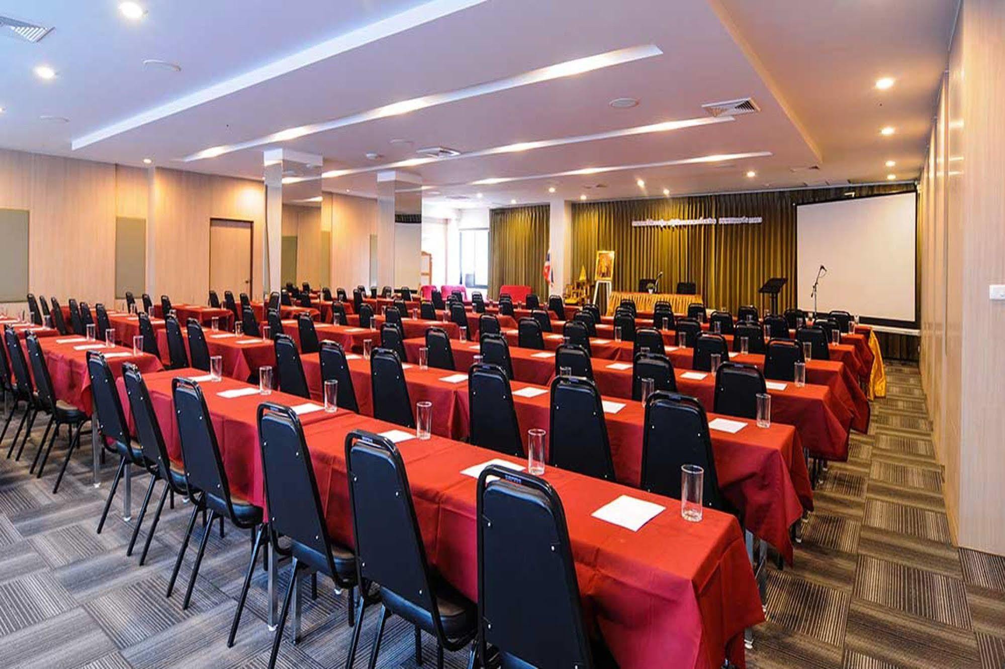 Leosor Hotel Nakhonratcsaszima Kültér fotó
