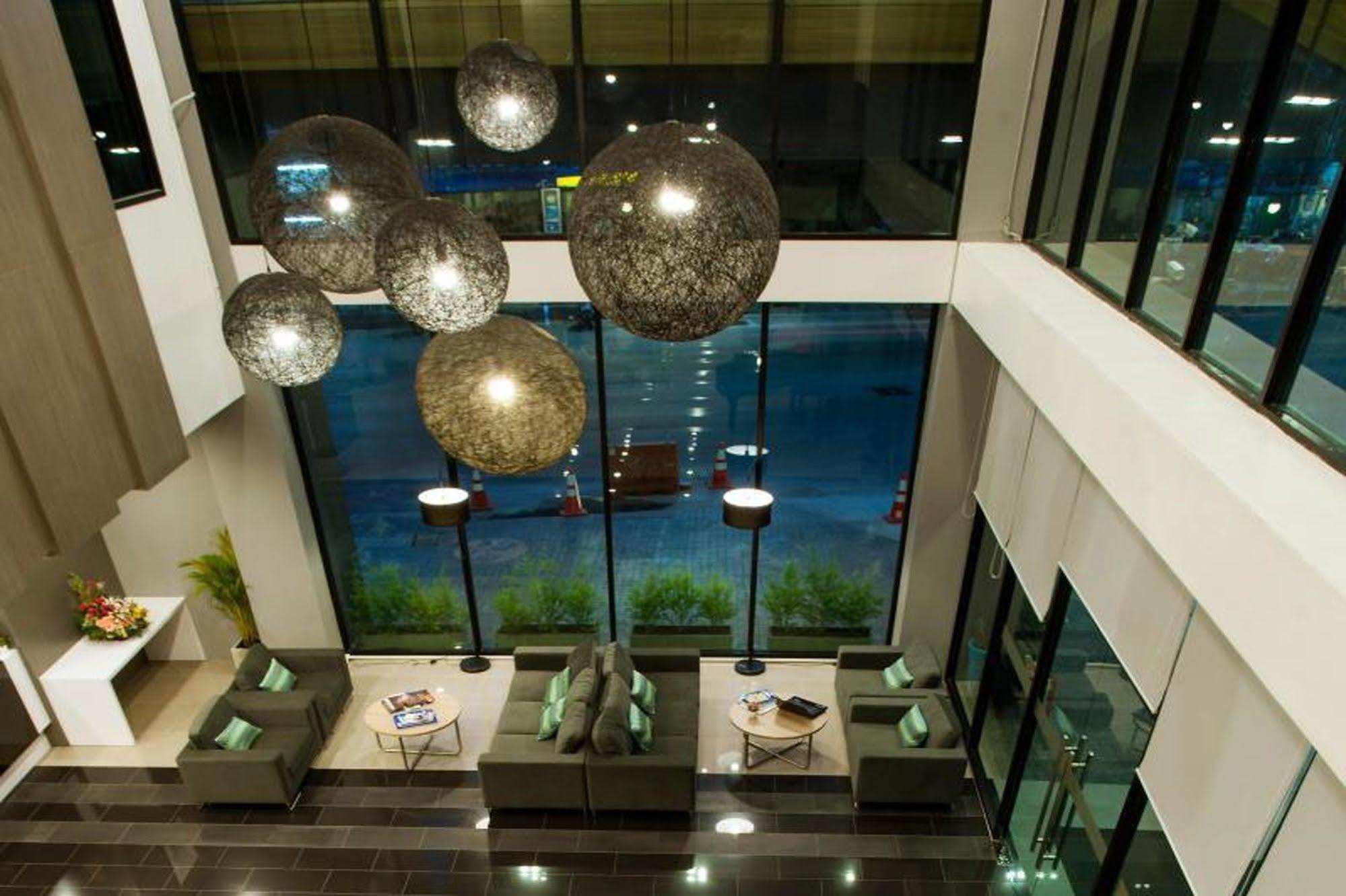 Leosor Hotel Nakhonratcsaszima Kültér fotó
